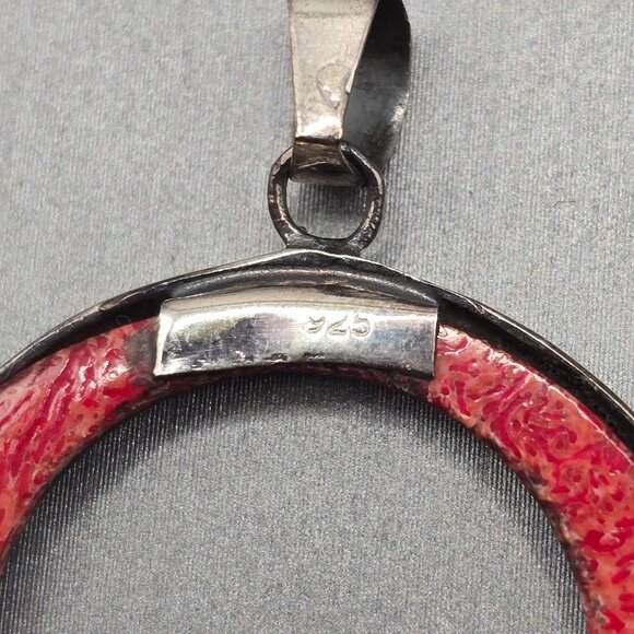 VTG Sterling Silver Red Sponge Coral Circle Pendant 1.5" Artisan Boho 2.43g - Picture 3 of 6